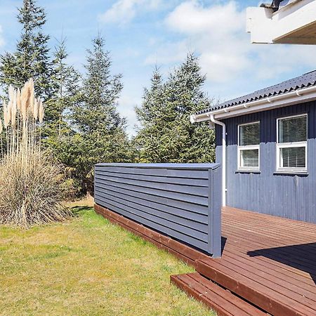 Three-Bedroom Holiday home in Væggerløse 6 Bøtø By Eksteriør billede