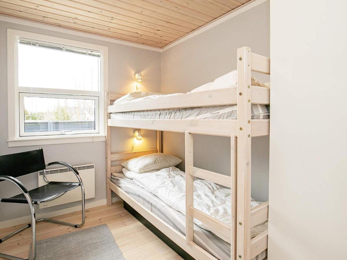 Three-Bedroom Holiday home in Væggerløse 6 Bøtø By Værelse billede