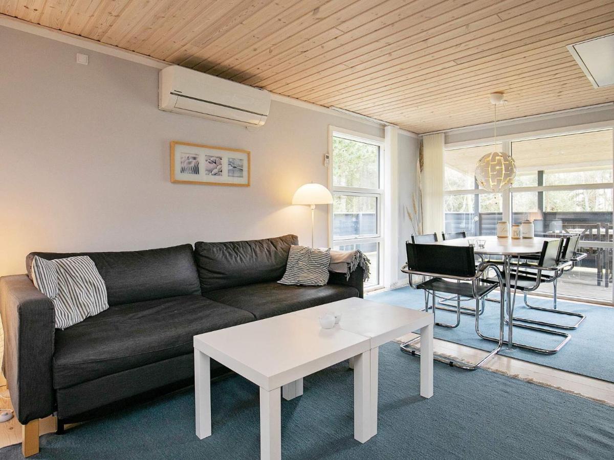Three-Bedroom Holiday home in Væggerløse 6 Bøtø By Værelse billede