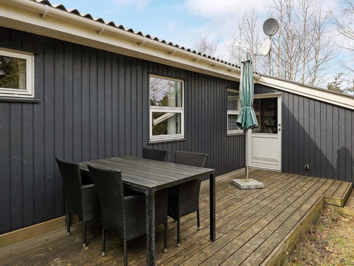 Three-Bedroom Holiday home in Væggerløse 6 Bøtø By Eksteriør billede