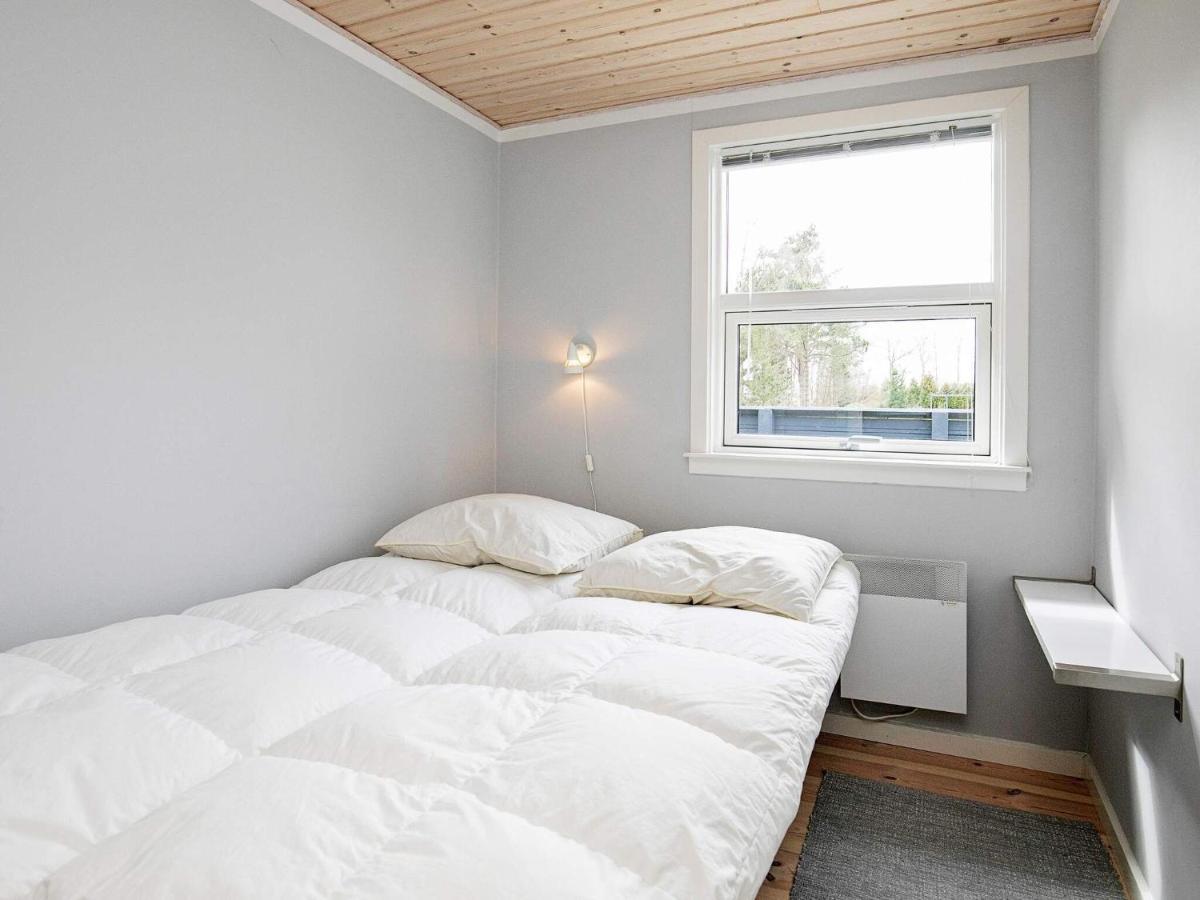 Three-Bedroom Holiday home in Væggerløse 6 Bøtø By Eksteriør billede