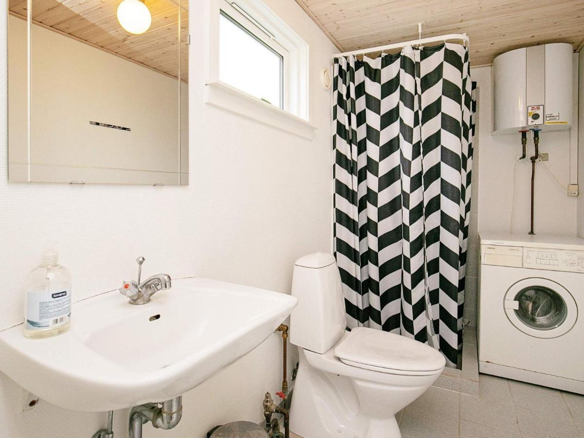 Three-Bedroom Holiday home in Væggerløse 6 Bøtø By Eksteriør billede